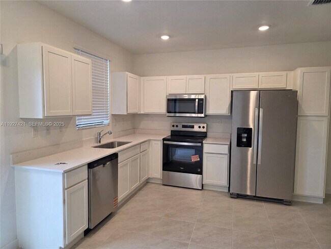 Building Photo - 261 NE 16th St