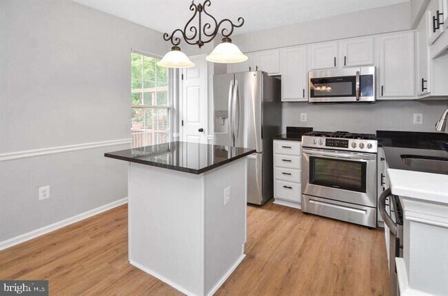 Building Photo - 8534 Pine Meadows Dr