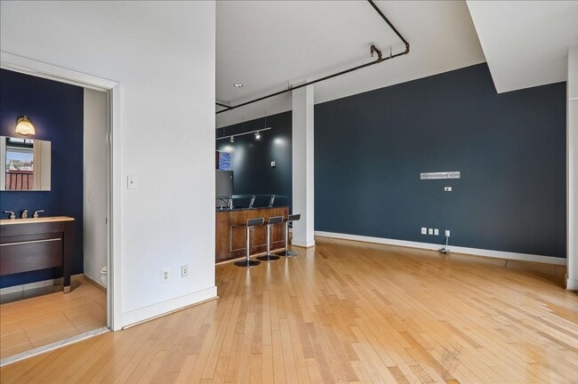 Building Photo - Unbeatable location, Contemporary 1 BD 1.5 BA in Adams Morgan with PARKING, private balcony and R...