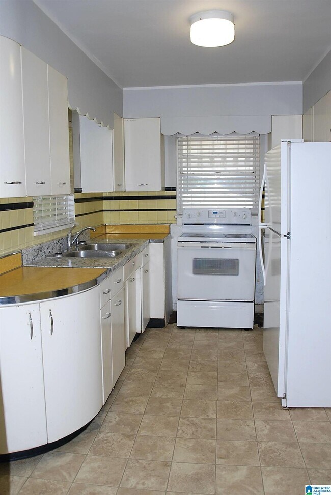 Building Photo - 3257 Allison-Bonnett Memorial Dr