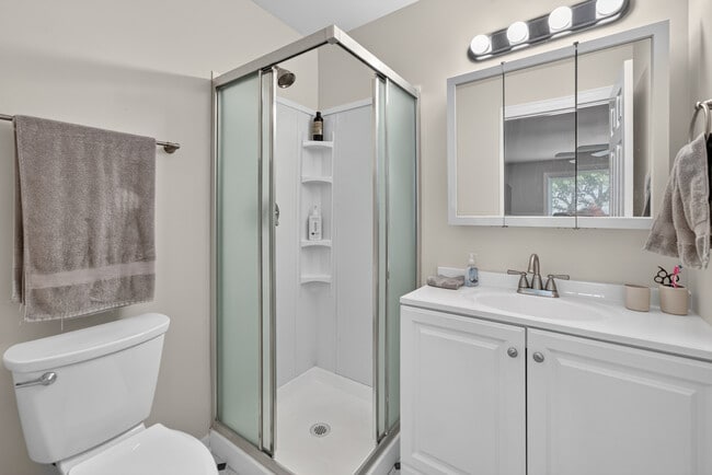 Building Photo - 665 Thorntree Ct
