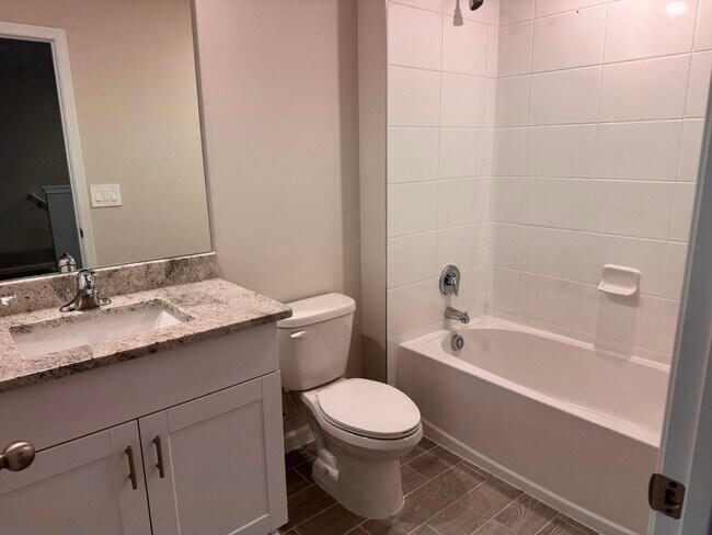 Building Photo - 496 Salisbury Cir