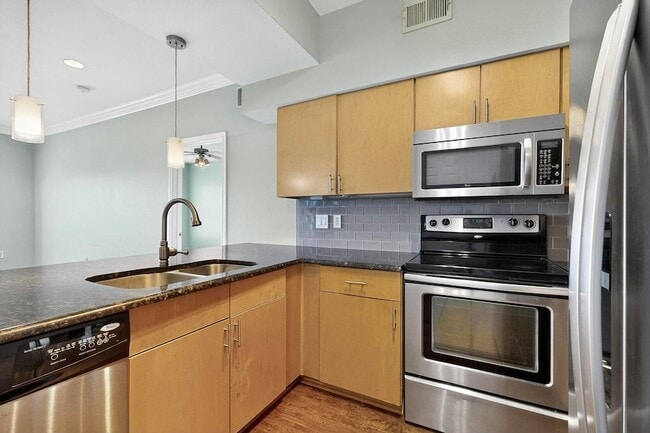 Building Photo - 3102 Kings Rd