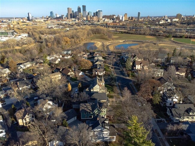 Building Photo - 2012 W Laurel Ave