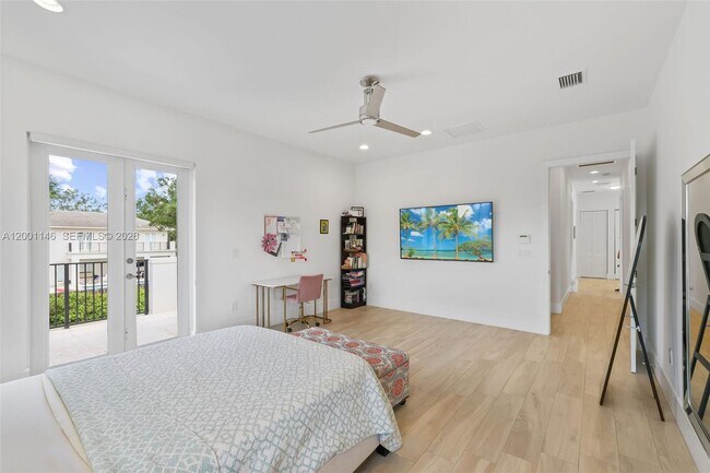 Building Photo - 14831 SW 93rd Ct