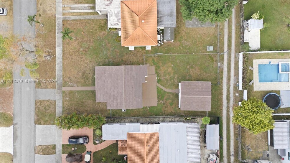Building Photo - 461 Plover Ave