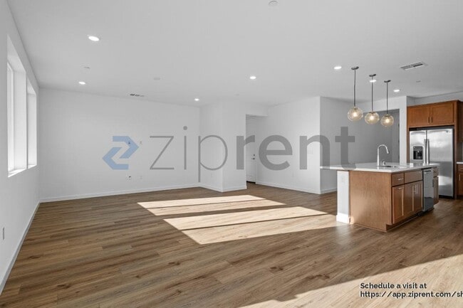 Building Photo - 1710 Halo Ave