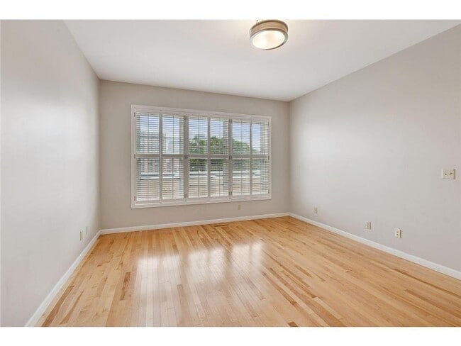 Building Photo - 226 Ridgewood Ave