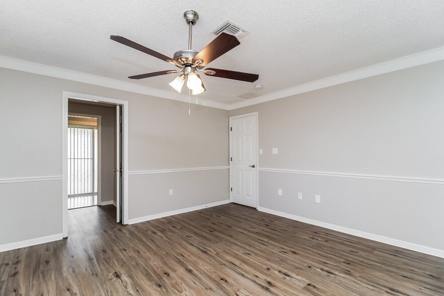 Building Photo - 5306 Royal Oak Dr