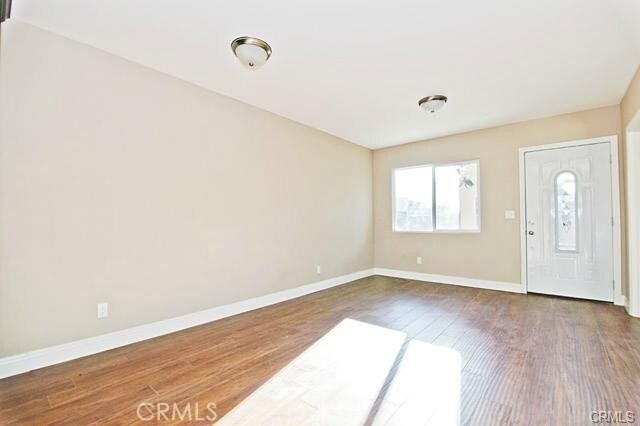 Building Photo - 620 1/2 W 59th Place Unit