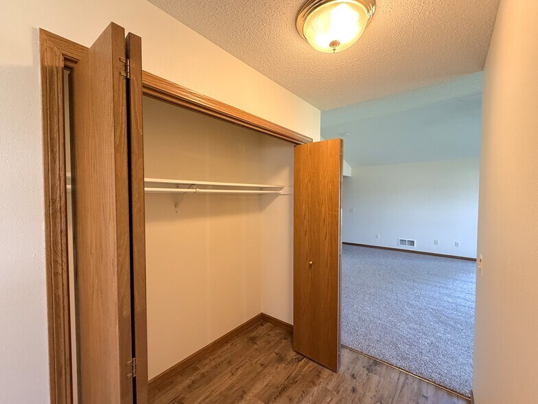 Building Photo - 1915 W 6th St