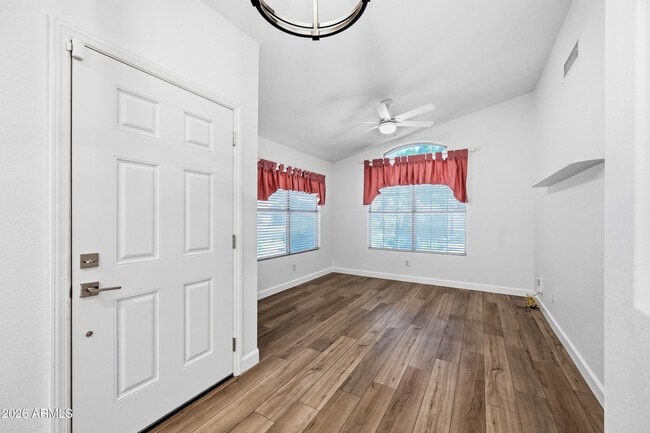 Building Photo - 1142 W Sparrow Dr