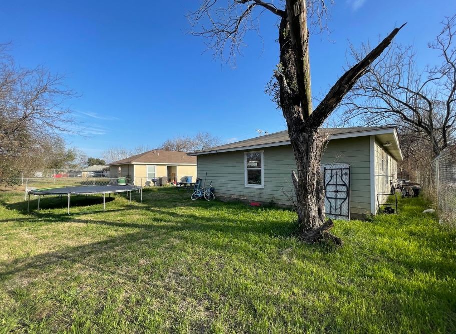 Building Photo - 411 Amires Pl