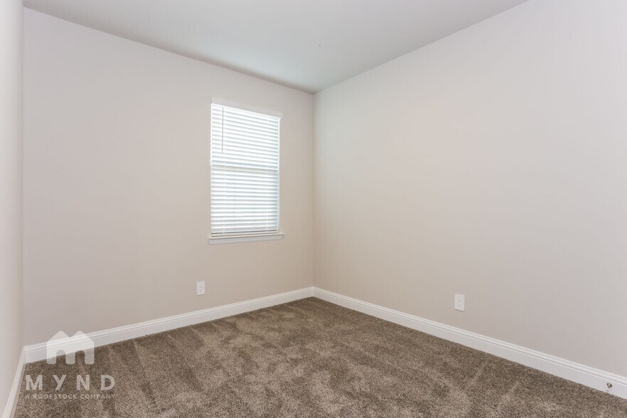 Building Photo - 6002 S 14th St