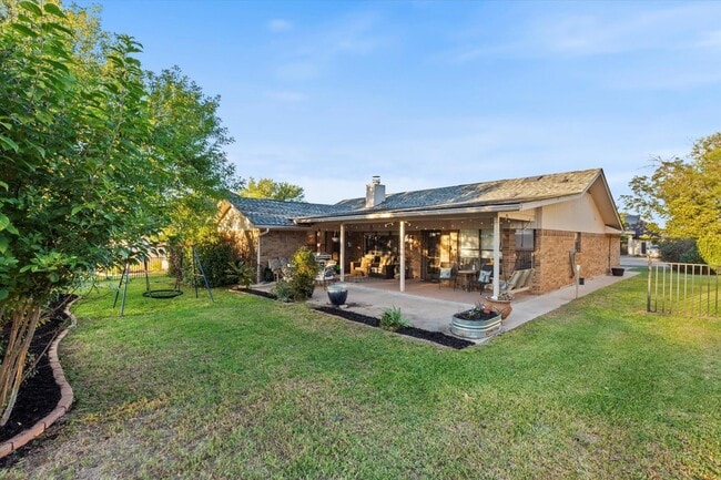 Building Photo - 421 St Andrews St