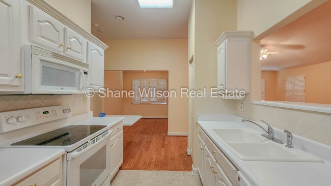 Building Photo - Spacious 3-Bed, 3-Bath Condo in Dalton