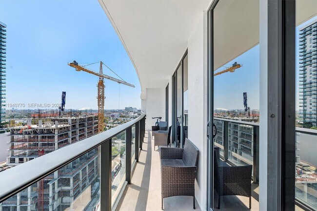 Building Photo - 1600 NE 1st Ave