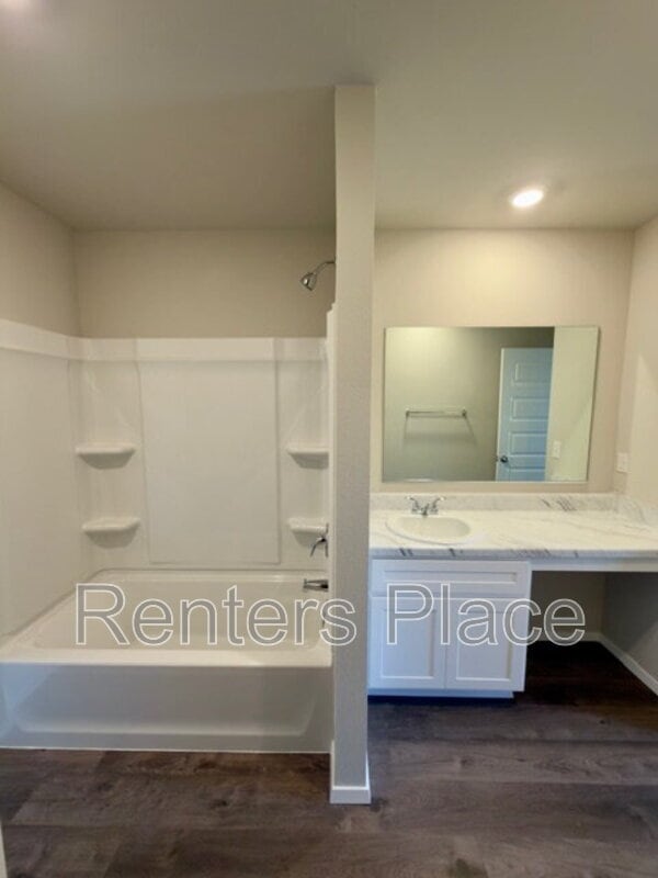 Building Photo - 1004 W Lawton Rd