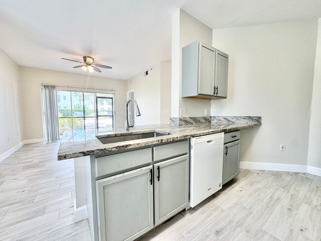 Building Photo - ** FAIRWAY PRESERVE ** 2 BED / 2 BATH COND...