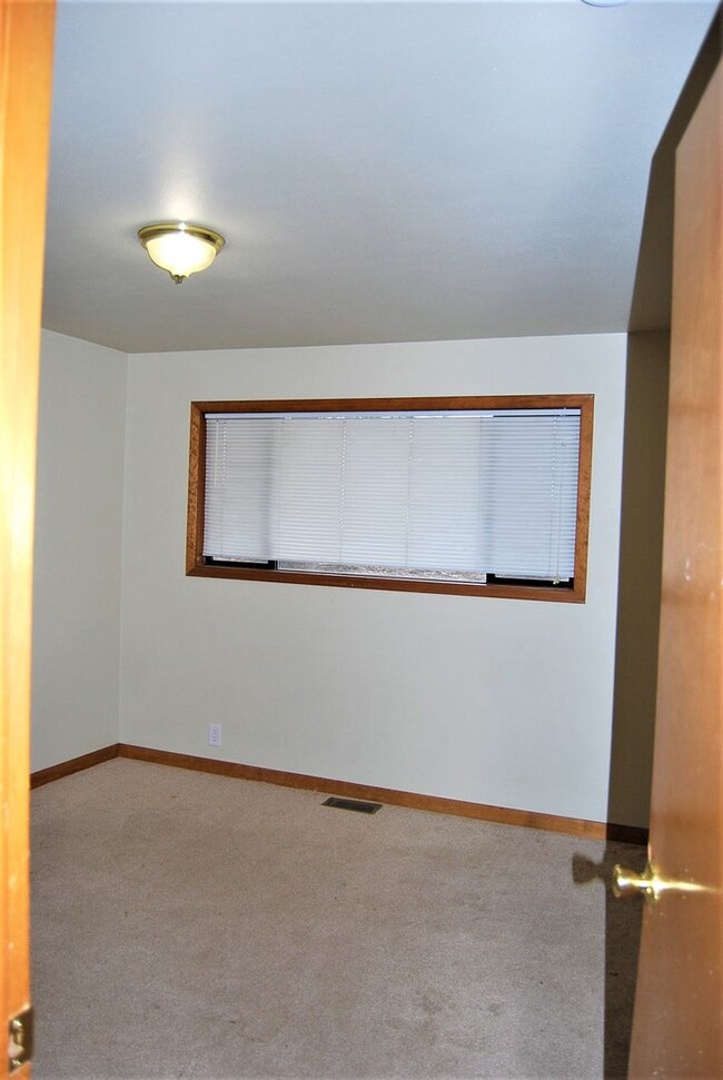 Building Photo - 3 Bedroom 2 Bath Dayton OR