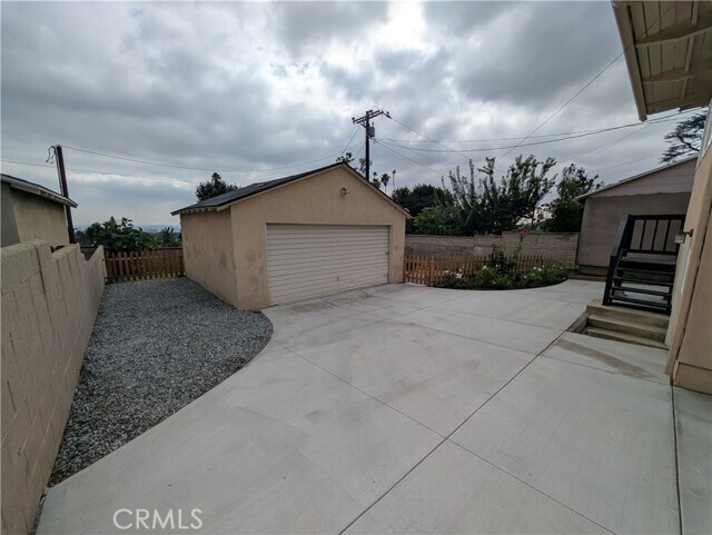 Building Photo - 1108 E Altadena Dr