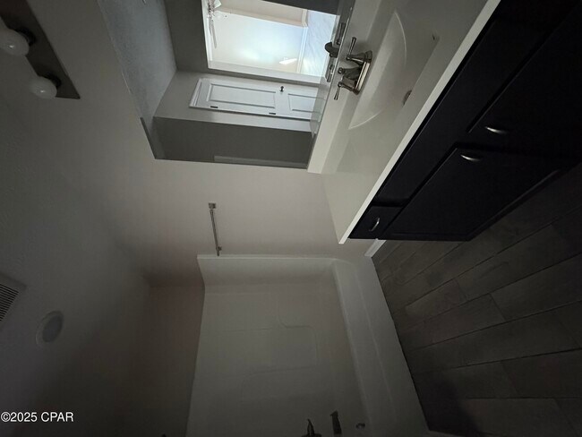 Building Photo - 816 E 25th St