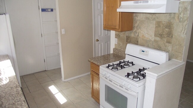 Building Photo - East El Paso 3 bed Refrig A/C!