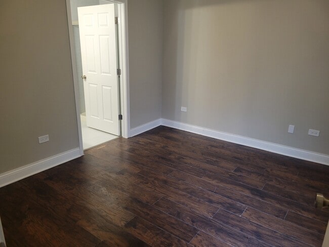 Building Photo - 817 S Kedzie Ave