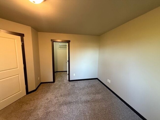 Building Photo - 713 Park Ln