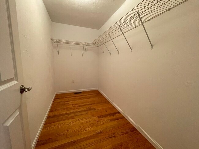 Building Photo - 53 Brewster Rd