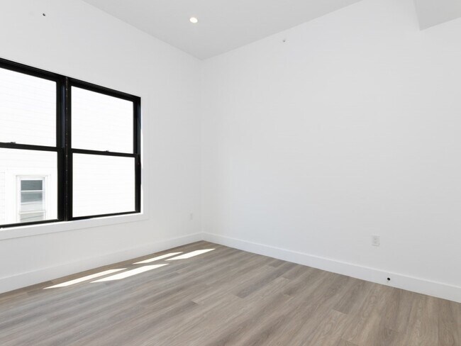 Building Photo - 625 Dorchester Ave