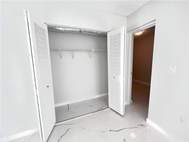 Building Photo - 701 N Pine Island Rd