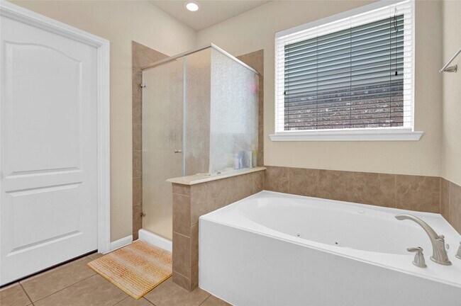 Building Photo - 9981 Stone Creek Ln