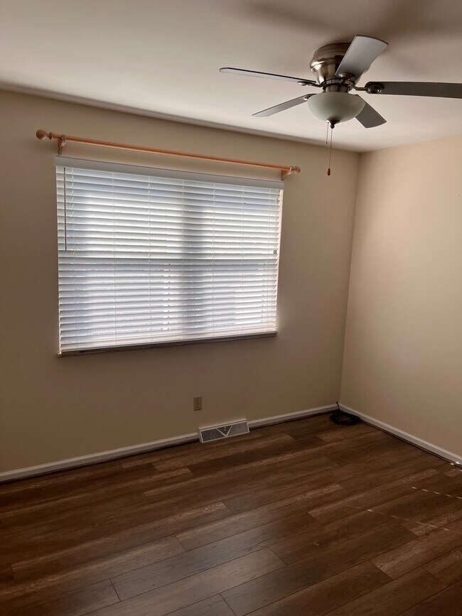 Building Photo - 1071 University Blvd