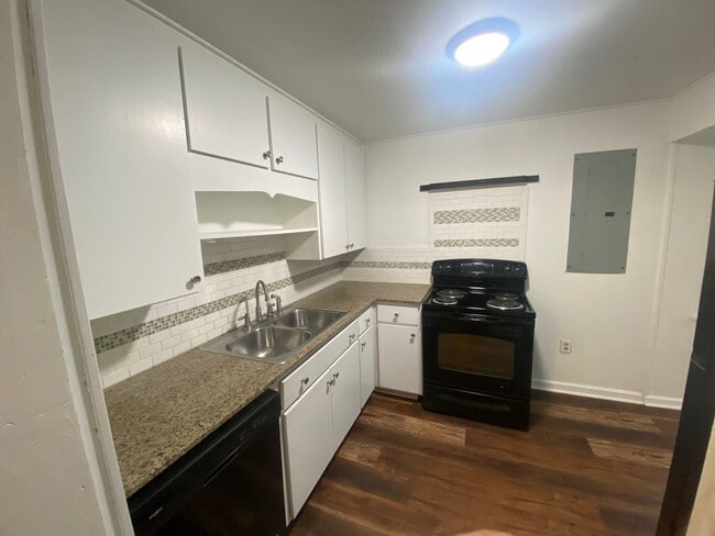 Building Photo - 1533 Grape St