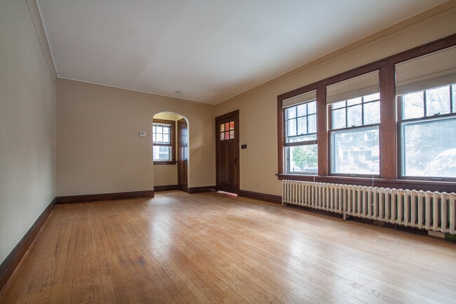 Building Photo - 2642 Kendall Avenue