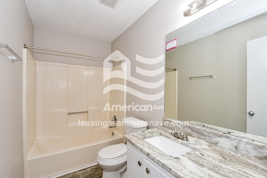 Building Photo - 111 Carlsbad Ct