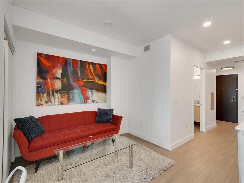 Primary Photo - 817 N 6th St
