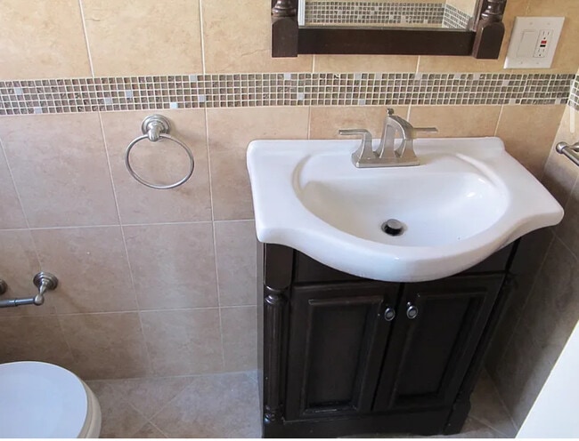 Building Photo - 63 Oxford Pl