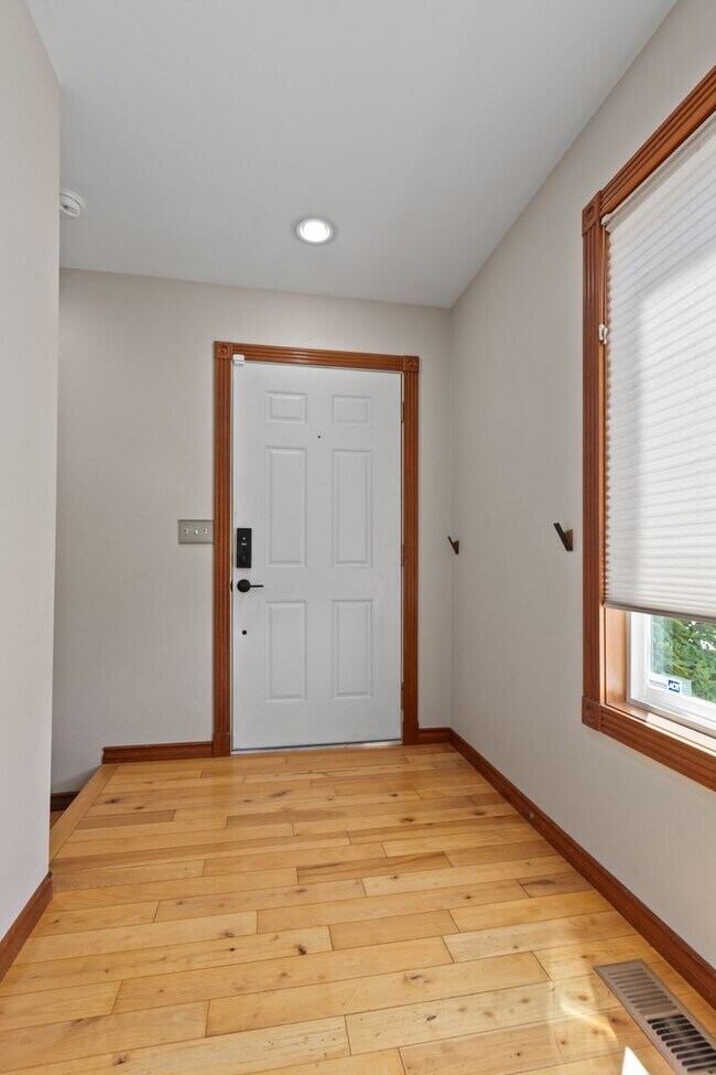Building Photo - 3Bd/3Ba Seattle House