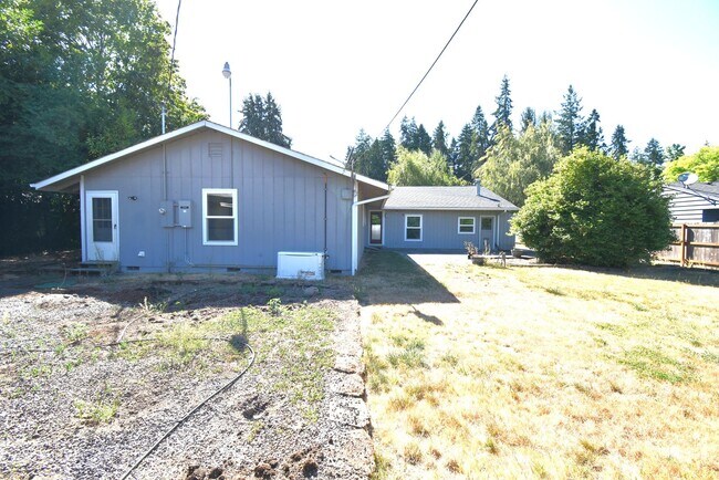 Building Photo - Desirable North Albany home.