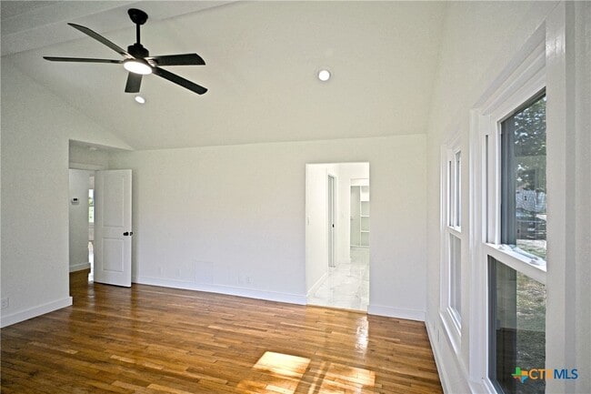 Building Photo - 456 Magazine Ave