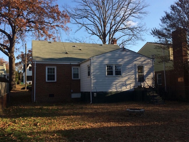 Building Photo - 4803 Bromley Ln