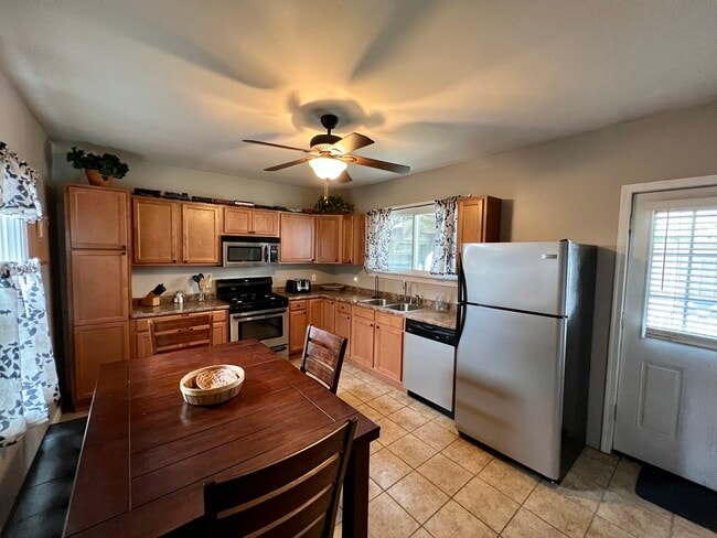 Building Photo - 1104 Cornell St