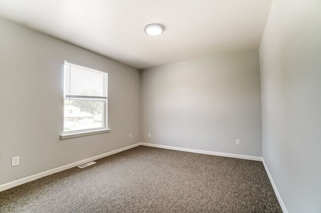 Building Photo - 3704 Willow Run Dr