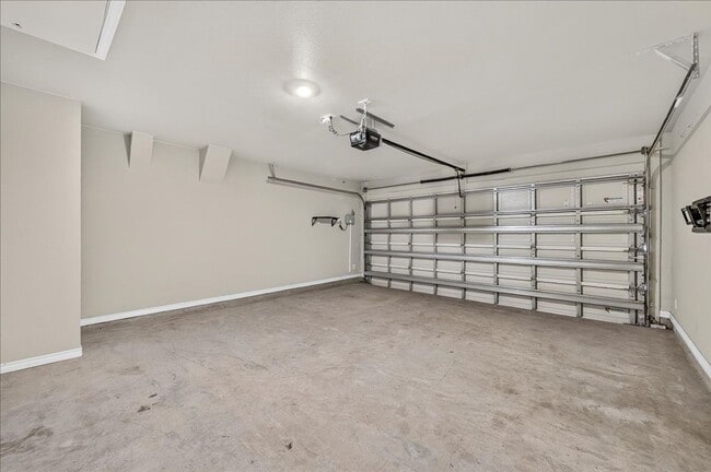 Building Photo - 8133 Cattlemen Dr