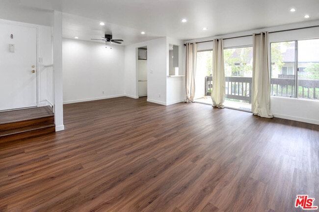 Building Photo - 11201 Summertime Ln