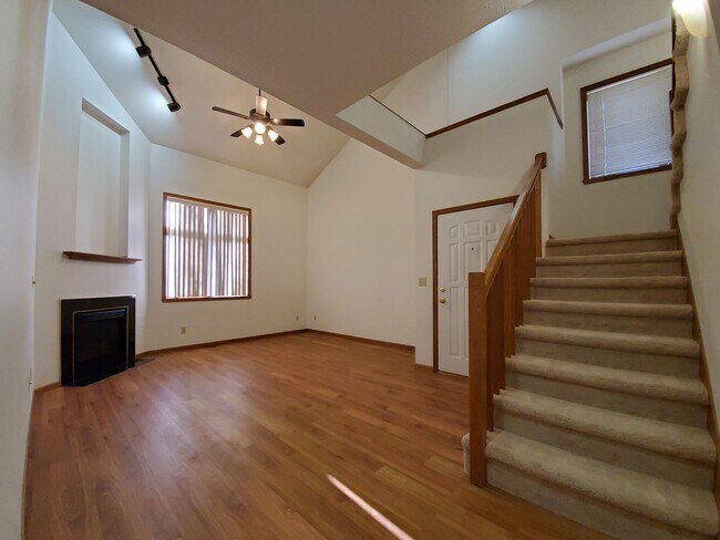Building Photo - 3133 23rd Ave S