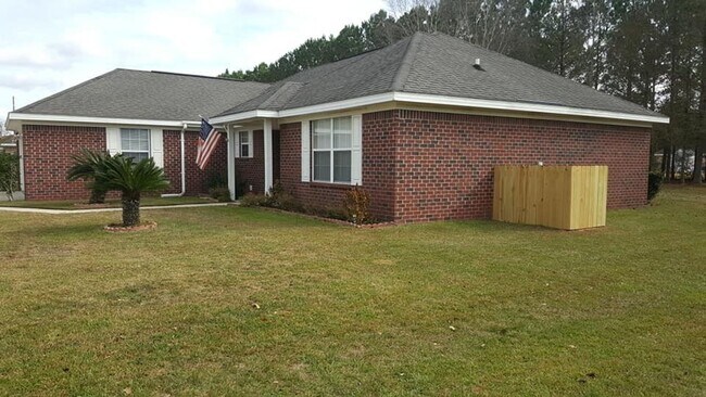Building Photo - 3-Bed 2-Bath Brick Home located in the Heart of Foley
