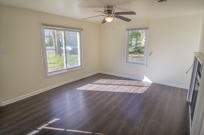 Building Photo - Charming 2-Bedroom, 1-Bath Ranch | 1,015 Sq Ft | Niskayuna School District